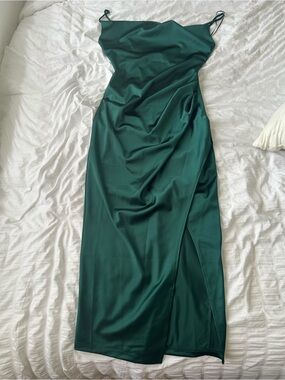 Elegant Emerald Green Slip Midi Dress with Spaghetti Straps